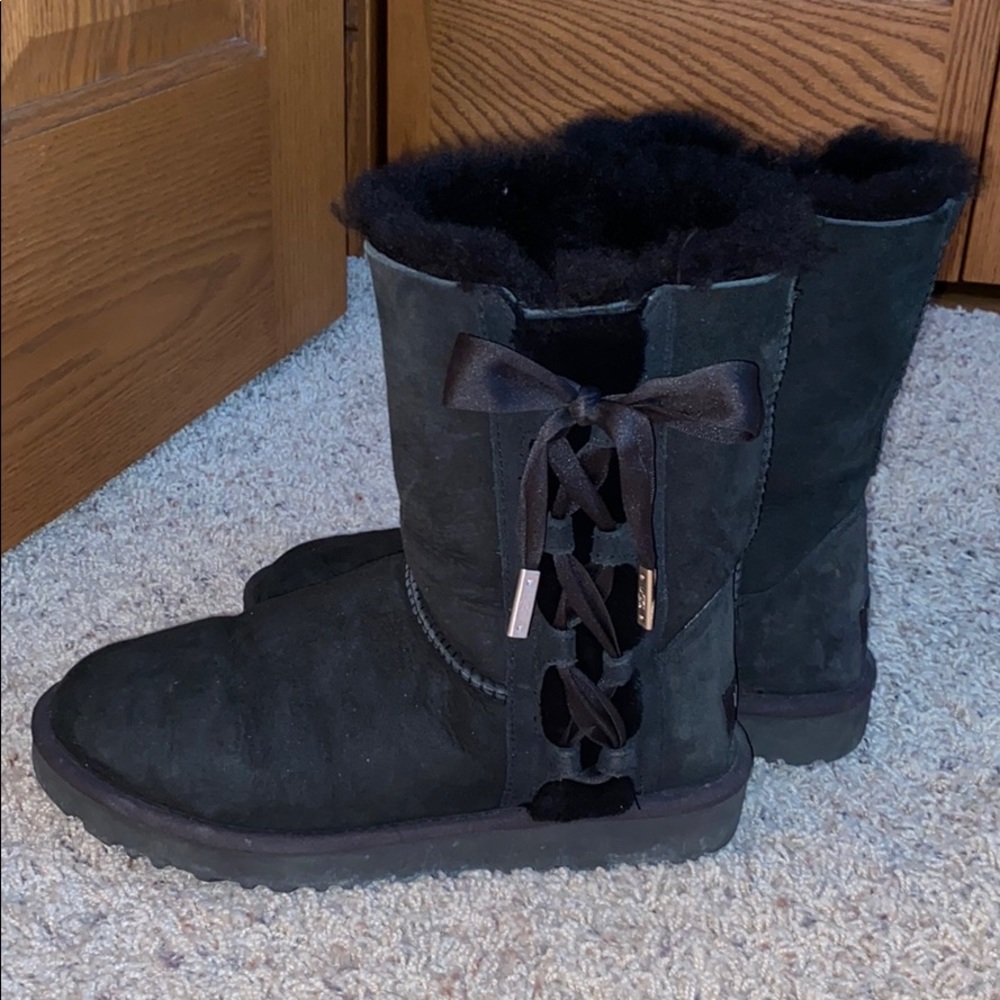 UGG’S!! Pala Corset Bow Short Black UGG Boots